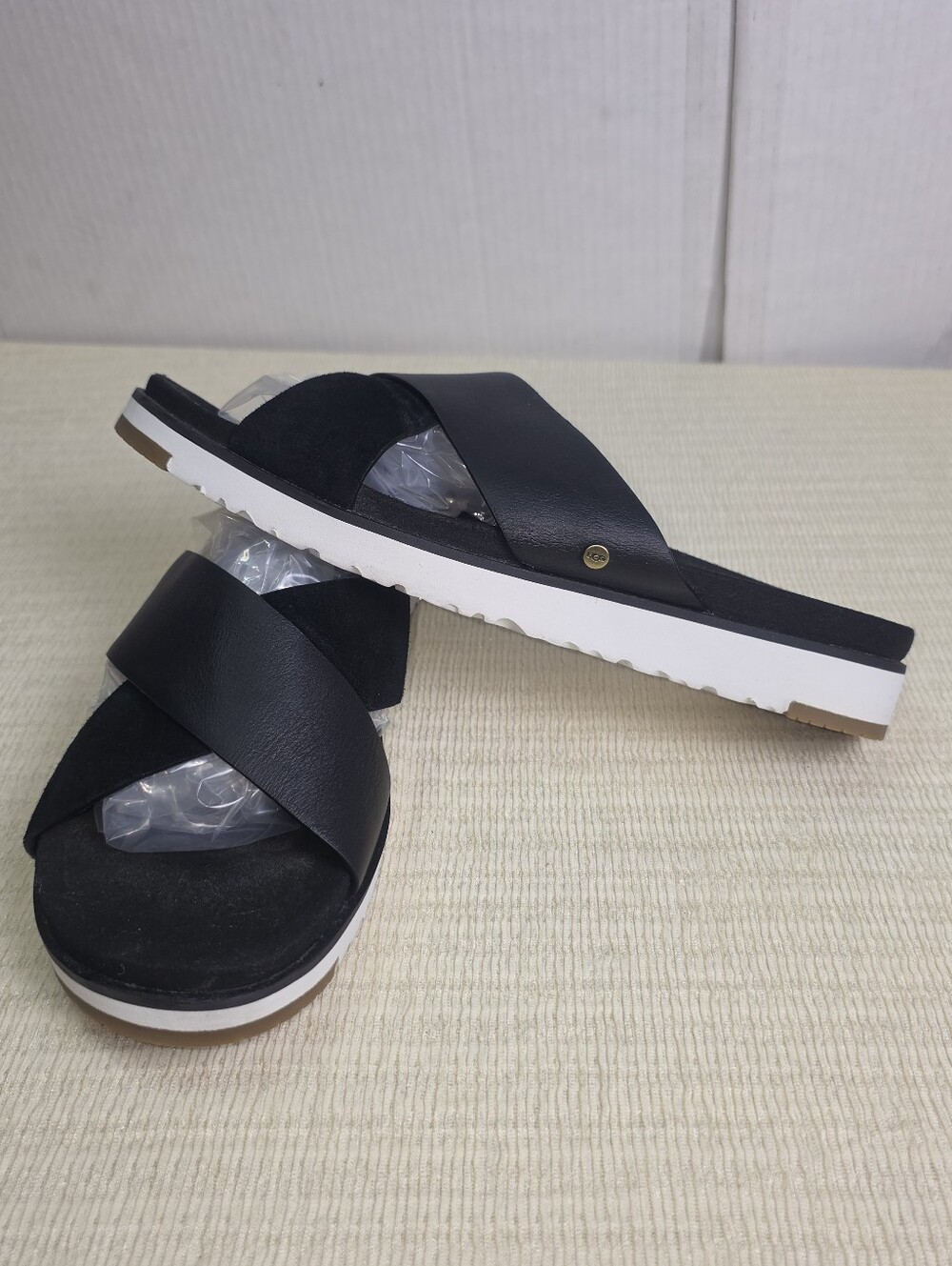 UGG Kari Criss Cross Slide Sandals Womens 8 Black Leather Platform Comfort